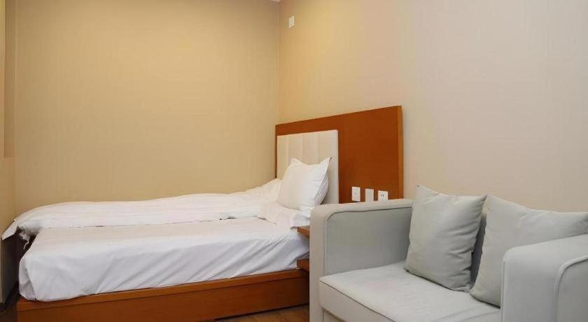 Beijing Yi Jia Hotel Esterno foto